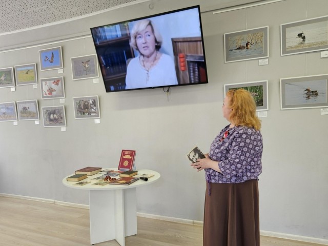 Посетителей городской библиотеки познакомили с жизнью и творчеством поэта-фронтовика Юлии Друниной