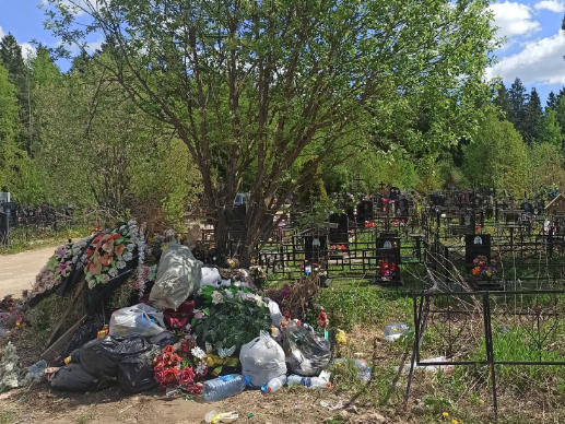 Коммунальщики Наро-Фоминска до 3 июня наведут порядок на местном кладбище, погрязшем в мусоре