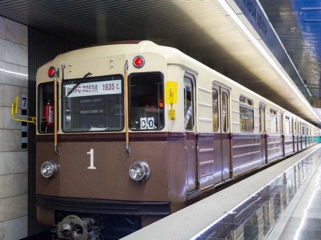 Ретропоезд будет ходить на выходных в московской подземке в честь 127-летия Метровагонмаша