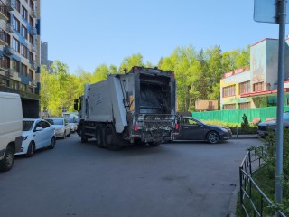 В Котельниках решили проблему перенакопления твёрдых бытовых отходов на ул. Сосновой