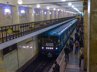 Движение поездов на красной ветке метро восстановлено