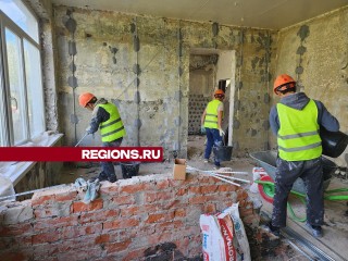 В детском саду п. Пролетарский рабочие приступили к штукатурке стен