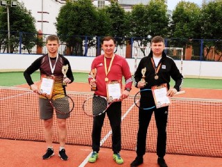Публикуем результаты открытого турнира по теннису «Кубок победы» среди мужчин Серебряных Прудов