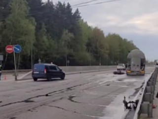 Мотоциклист из Пушкино и его пассажир погибли, врезавшись на полном ходу в бетоновоз