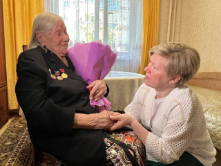 Ветерана Зою Кузнецову поздравили с 99-м днем рождения