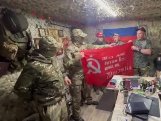 Администрация Жуковского передала бойцам в зону СВО Знямя Победы
