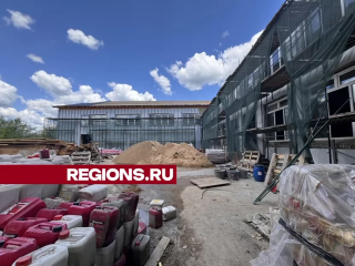 Более 70 строителей привлекли к ремонту школы №1 в Шаховской