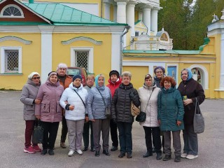 Долголеты из Ивантеевки познакомились с историей и архитектурой Гребневской усадьбы