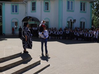 Православные гимназисты Краснознаменска прощаются со школой