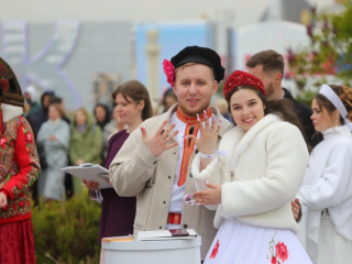 Влюбленные из Подмосковья обменялись кольцами на Всероссийском свадебном фестивале