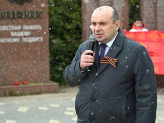 Сергей Джеглав возложил цветы к мемориалу погибшим воинам
