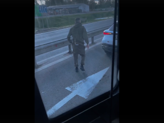 В Луховицах дорожный конфликт перерос в нападение на школьный автобус