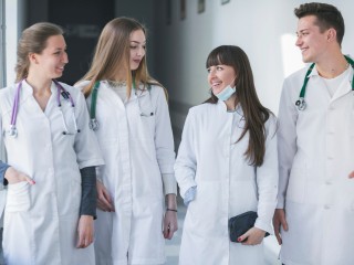 Десять врачей начнут работать в Лотошинской больницы после окончания медвузов
