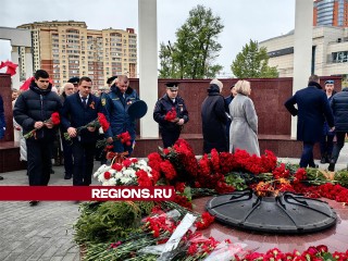 Щелковцы возложили цветы к мемориалу «Аллея памяти»