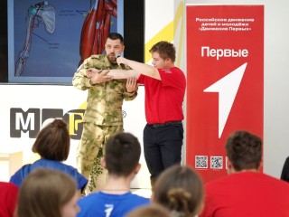 Активисты  «Движения Первых» округа учились оказывать первую помощь у  специалистов корги-отряда «Маруся и друзья»