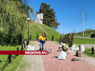 В поселке Кузнечики благоустроили территорию у памятника Герою Советского Союза Виктору Талалихину