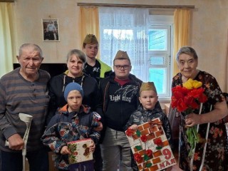 Дети из Семейного центра посетили зарайского ветерана Великой Отечественной войны