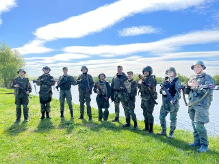 Юнармейцы из Лыткарина проводят тренировки ко Дню Победы под руководством участника СВО