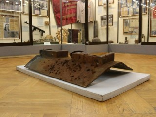 Историко-художественный музей Мытищ получил в дар часть брони сгоревшего на СВО бронетранспортера