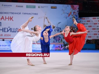 Юные гимнастки поразили зрителей в Москве своим выступлением и сфотографировались со звездами спорта