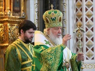 Патриарх Кирилл поздравил россиян в Пасхой, у храма Христа Спасителя начался крестный ход