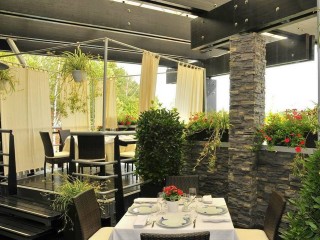 Поесть на свежем воздухе: в Видном при кафе открылись более 20 летних веранд