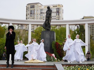Торжественные возложения цветов к мемориалам и памятные мероприятия прошли в Пушкинском округе