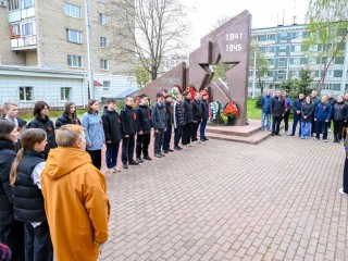 В Скоропусковском открыли мемориальную доску в память о погибших героях СВО