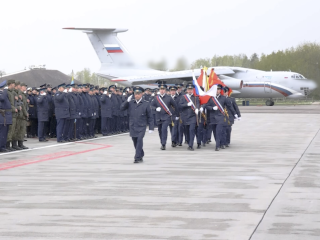 Военнослужащим авиадивизии вручили ордена и медали на аэродроме «Чкаловский»