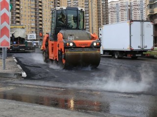 Ямочный ремонт проводят на путепроводе Хлебниково, Новом шоссе и в других частях города