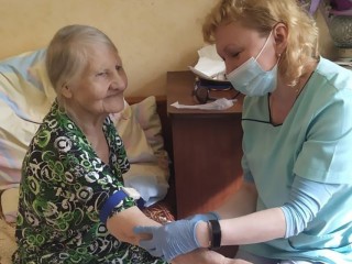 В Дмитрове медики организовали на дому медосмотры ветеранов и лиц, приравненных к ним
