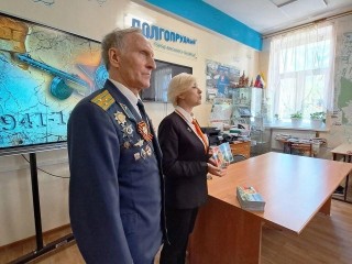 Полковник в отставке Владимир Дроздов рассказал школьникам округа о значимых событиях в военной истории