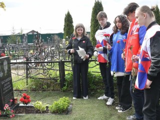 Школьники Власихи привели в порядок места захоронений участников Великой Отечественной войны