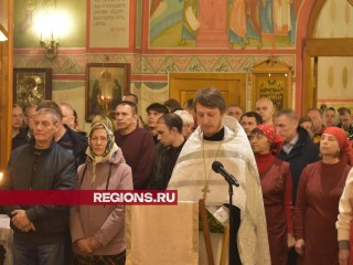 Православные жители Власихи пришли на Крестный ход и Пасхальное богослужение