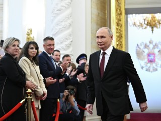 Путин: Россия достойно пройдет через трудный период и станет еще сильнее