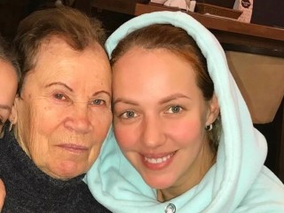 Приехала к внучке в Звенигород: бабушка актрисы Галины Боб попала в реанимацию