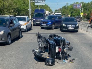 Мотоциклист влетел в автомобиль на улице Мира в Мытищах