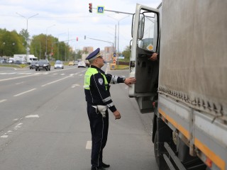 Автоинспекторы провели акцию по безопасности для водителей грузовиков в Долгопрудном