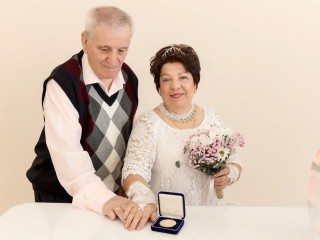 Супруги Алексашкины из Рошаля отмечают юбилей «золотой» свадьбы
