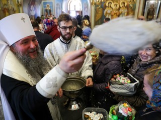 Не только кулич и яйца: священник из Луховиц рассказал, что можно освятить в храме на Пасху