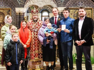 Дмитрий Волков принял участие в богослужении в Знаменском храме