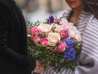 Экологичность и винтаж: какие цветы в День букетов дарят одинцовские мужчины?