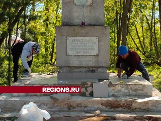 Мемориал в деревне Серково приводят в порядок ко Дню Победы