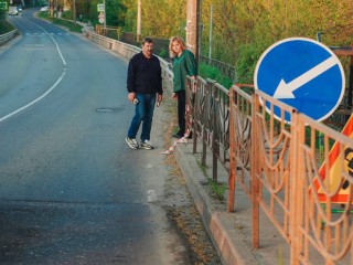 В Клин-5 заменят рухнувший забор на мосту через реку Сестру