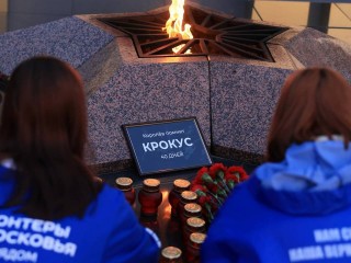 Ровно 40 дней скорбит вся страна: в Королеве зажгли свечи в память о погибших в «Крокус Сити Холле»