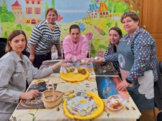 Семейный центр «Шатурский» познакомил мам из многодетных семей с пасхальными традициями