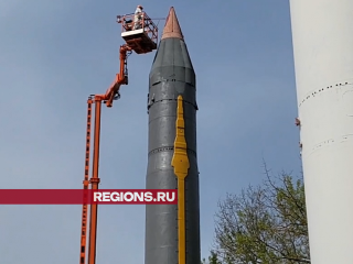 Ракеты на площади Дворца культуры во Власихе покрасили к Дню Победы