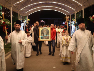 Глава Чехова поздравляет с праздником Пасхи
