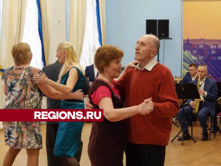Танцевали и плакали: в Сергиевом Посаде провели «Бал Победы»