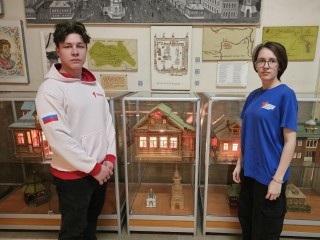 В гости к Вячеславу Тихонову: студенты посетили музеи городского округа